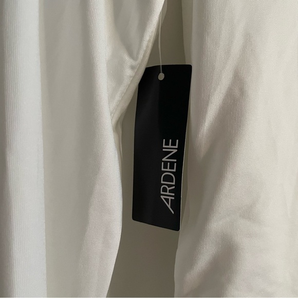 3/$45 Ardene Contour Crop Scoopneck Longsleeve - Picture 4 of 7